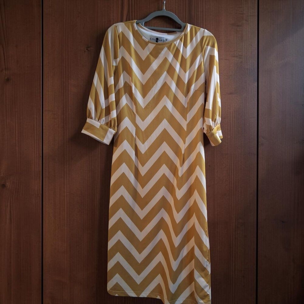 Dainty jewells dress Size Medium  Midi